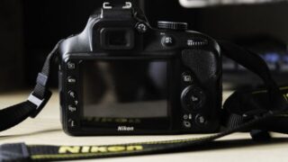 カメラバッグvsストラップ：日常使いならどちらが良いのか。